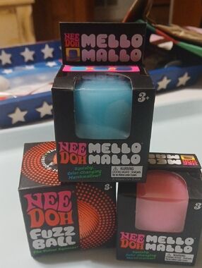 Nee Doh Mello Mallo Color-Changing Marshmallow Stress Toy - Blue & Pink